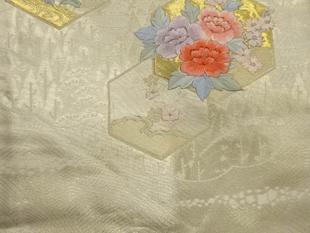  純金箔亀甲に花葉模様刺繍名古屋帯